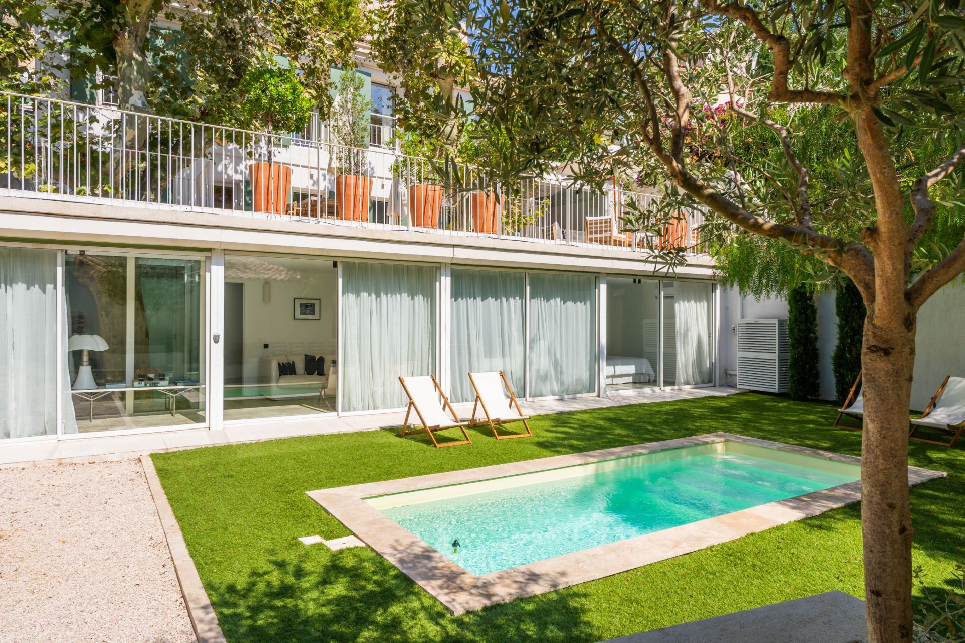 luxury house 6 Rooms for sale on MARSEILLE (13007)