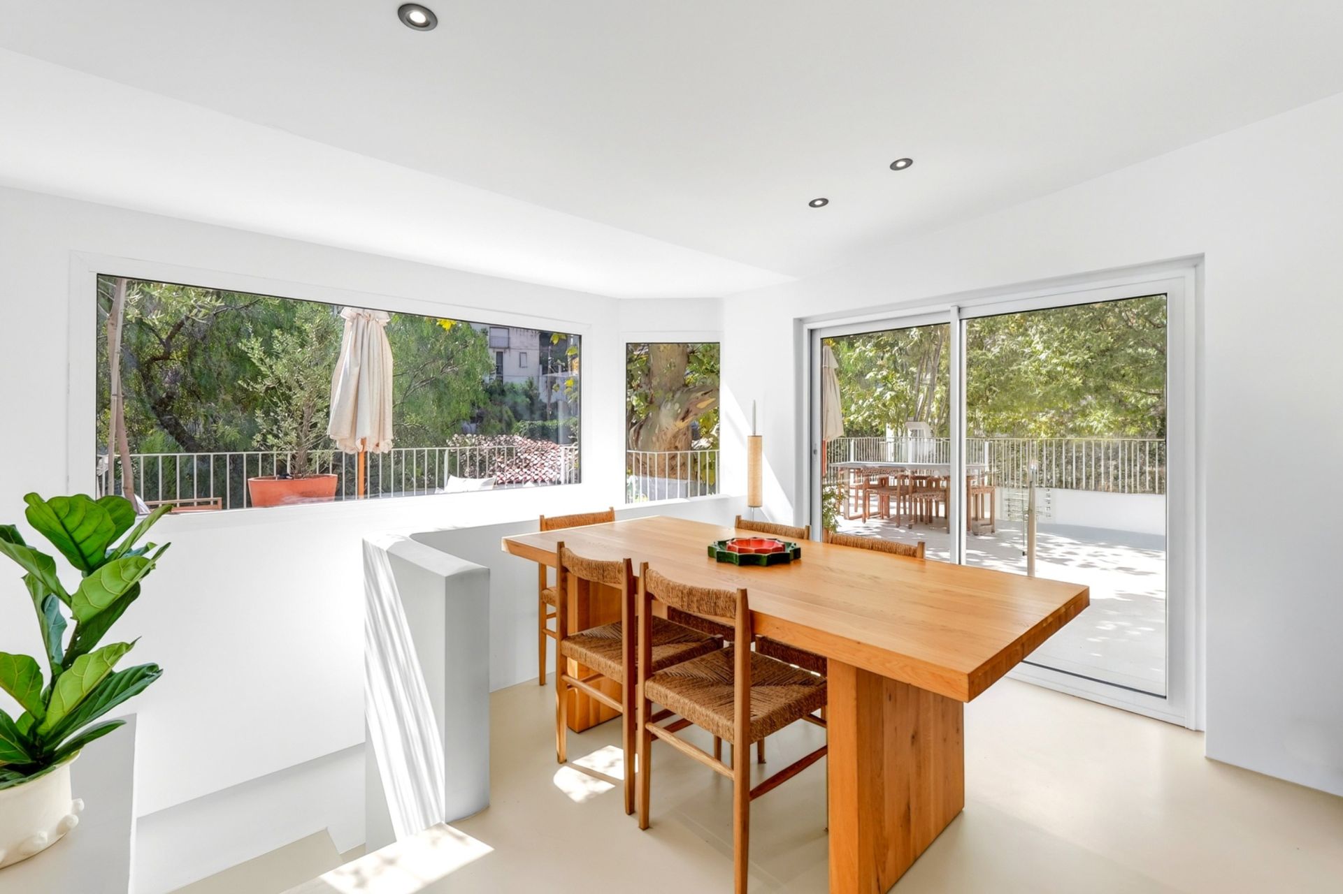 luxury house 6 Rooms for sale on MARSEILLE (13007)
