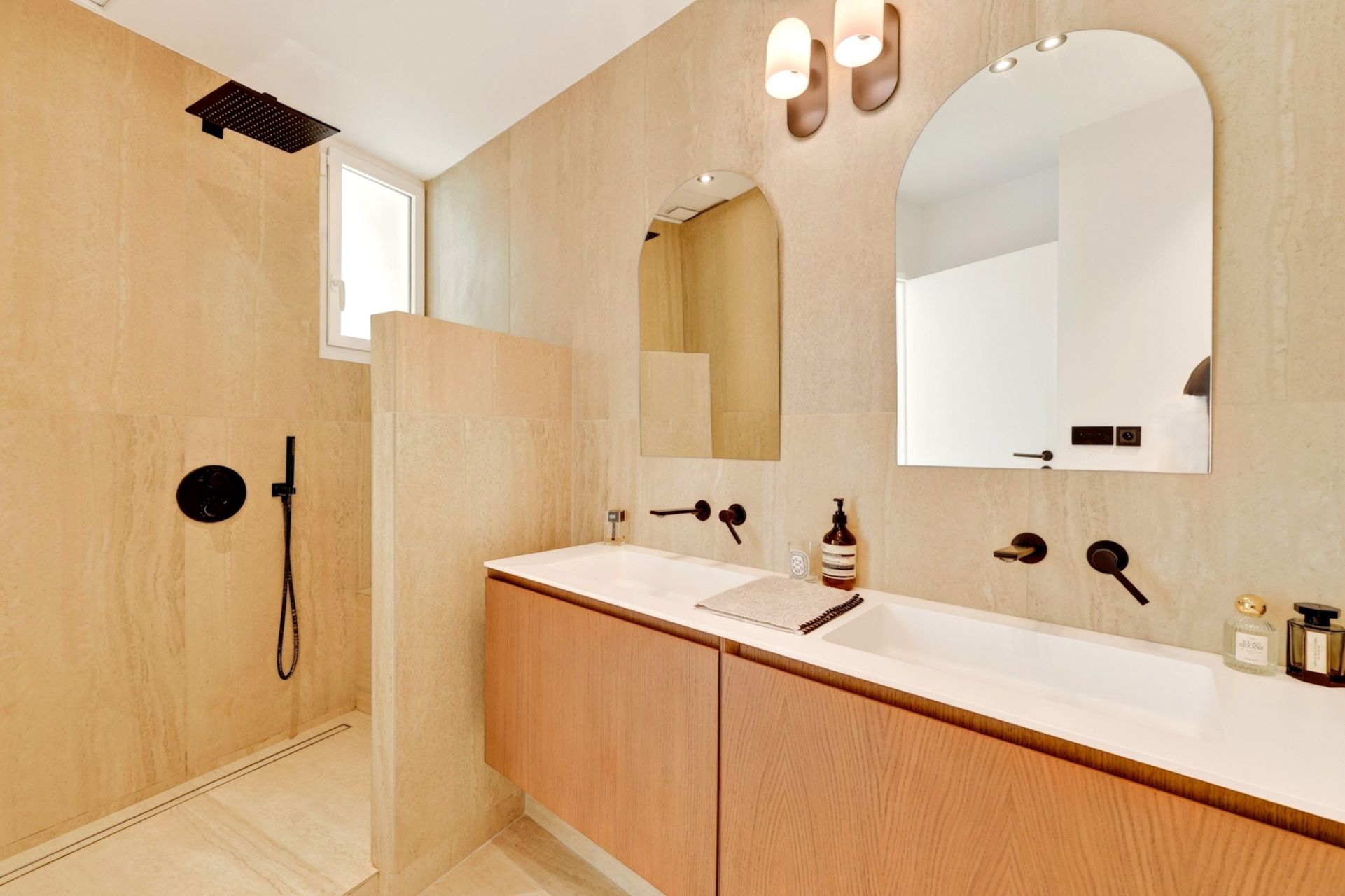 luxury house 6 Rooms for sale on MARSEILLE (13007)