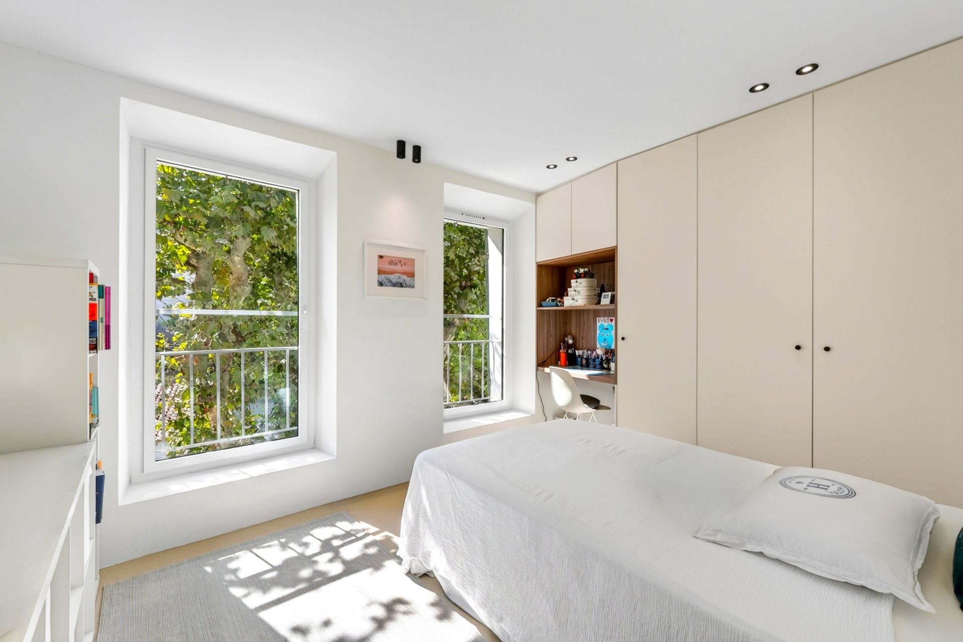 luxury house 6 Rooms for sale on MARSEILLE (13007)