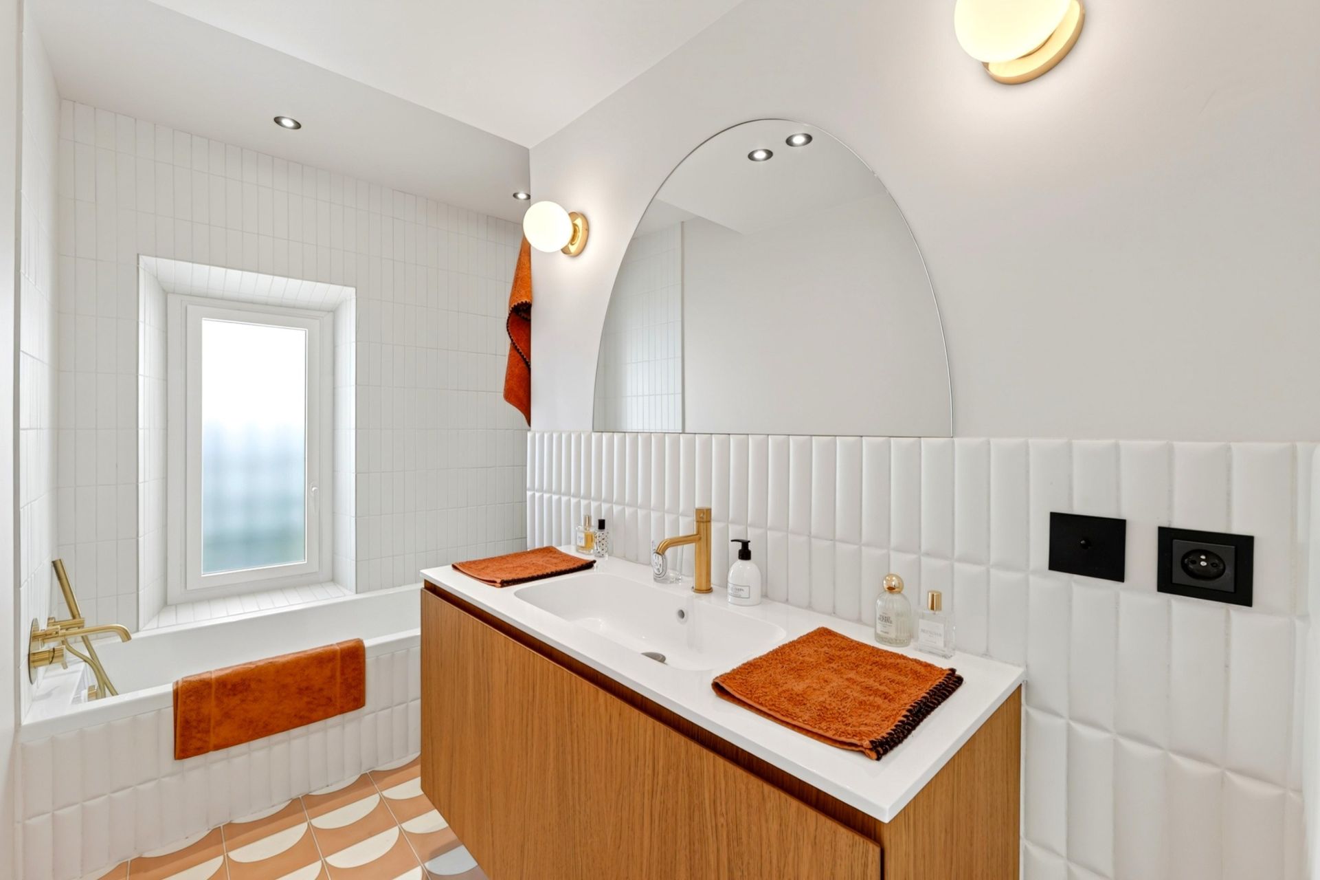 luxury house 6 Rooms for sale on MARSEILLE (13007)
