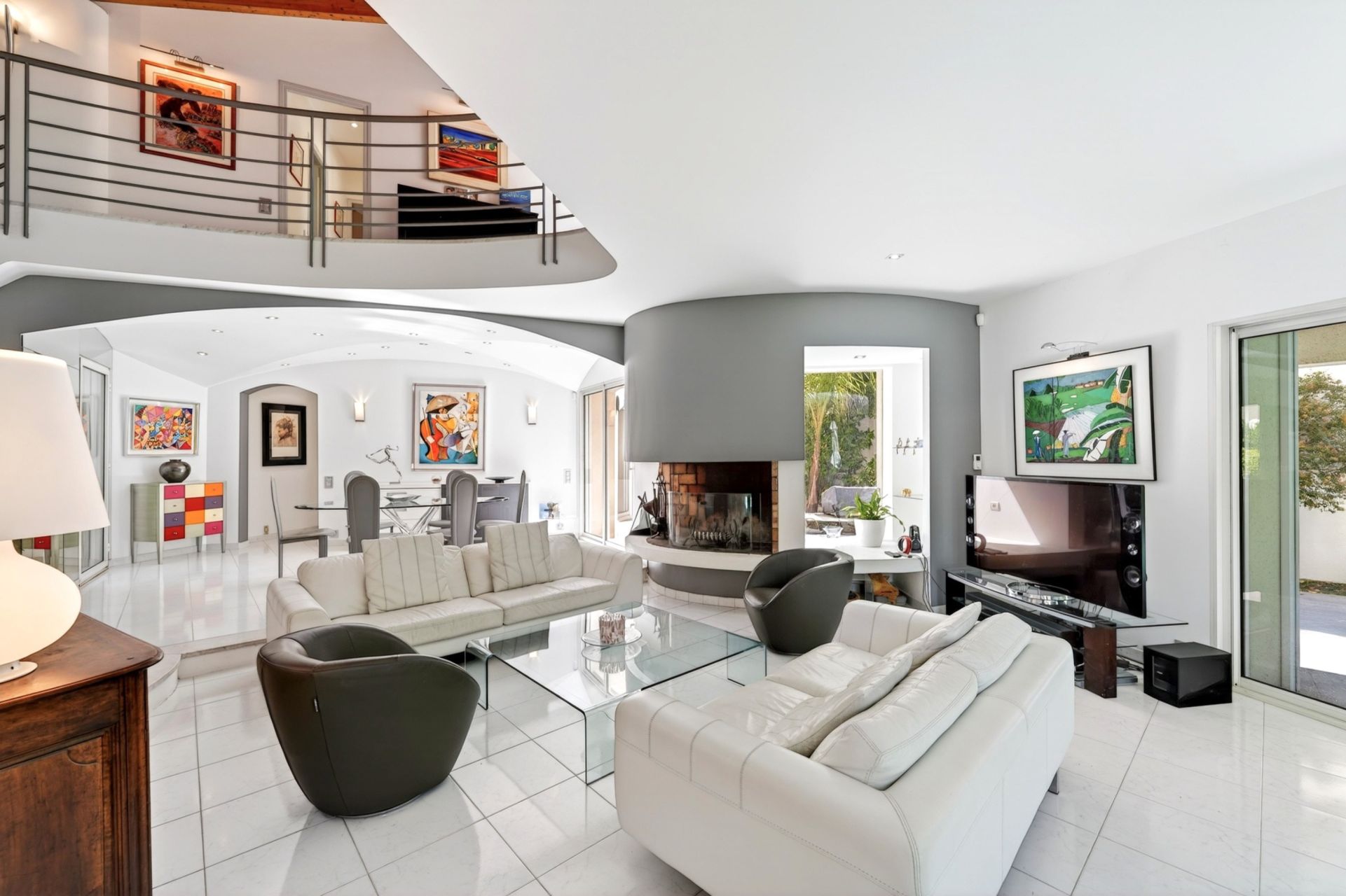 luxury house 6 Rooms for sale on MARSEILLE (13008)