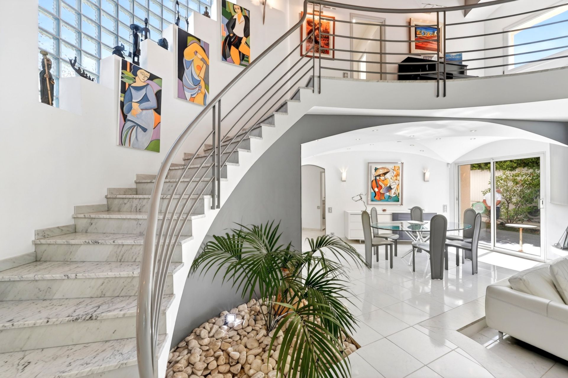 luxury house 6 Rooms for sale on MARSEILLE (13008)