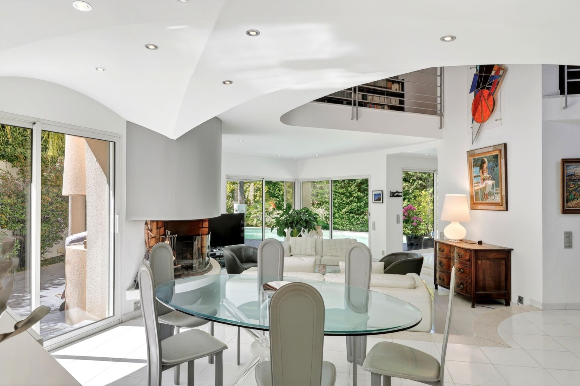 luxury house 6 Rooms for sale on MARSEILLE (13008)