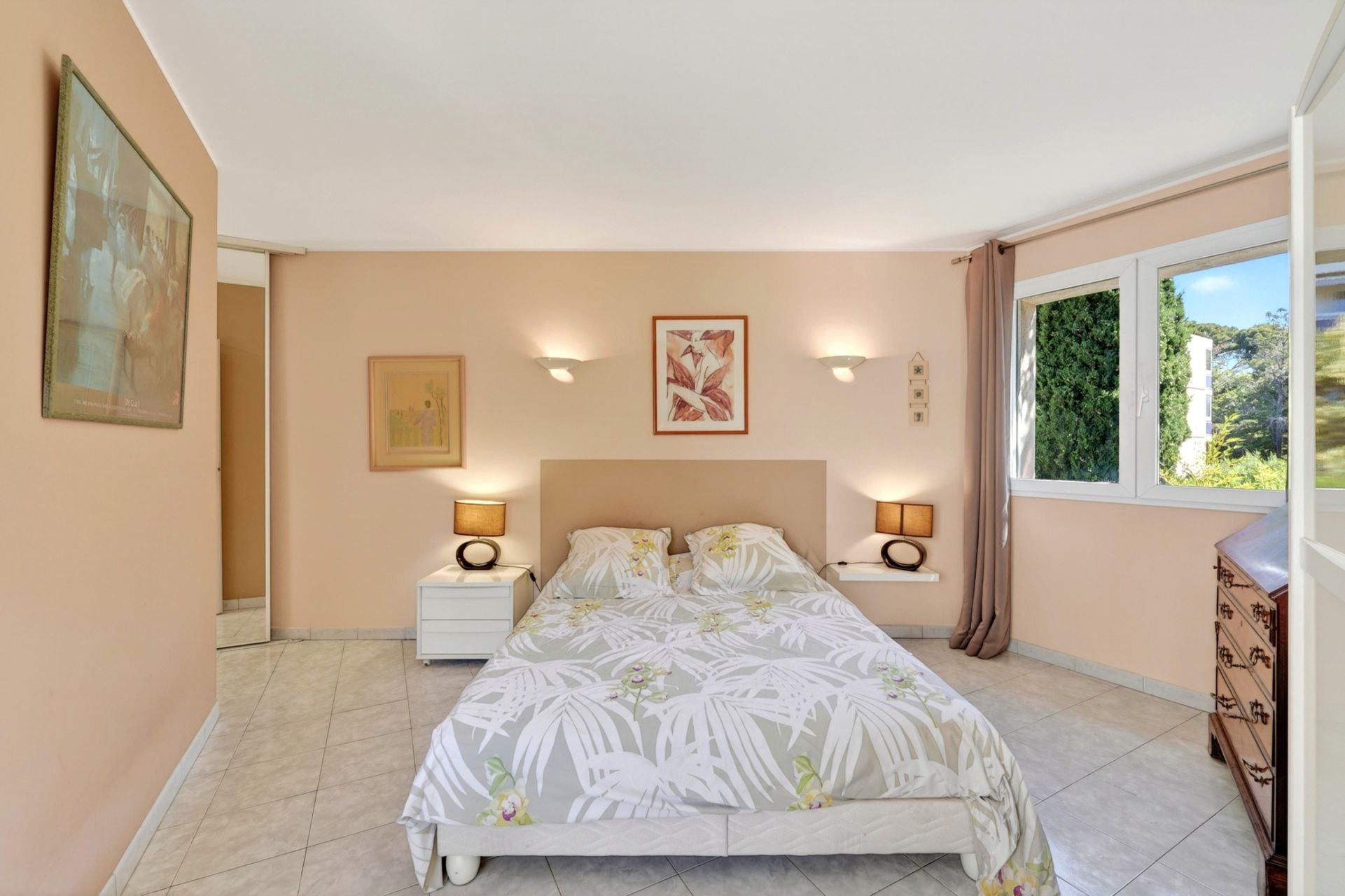 luxury house 6 Rooms for sale on MARSEILLE (13008)