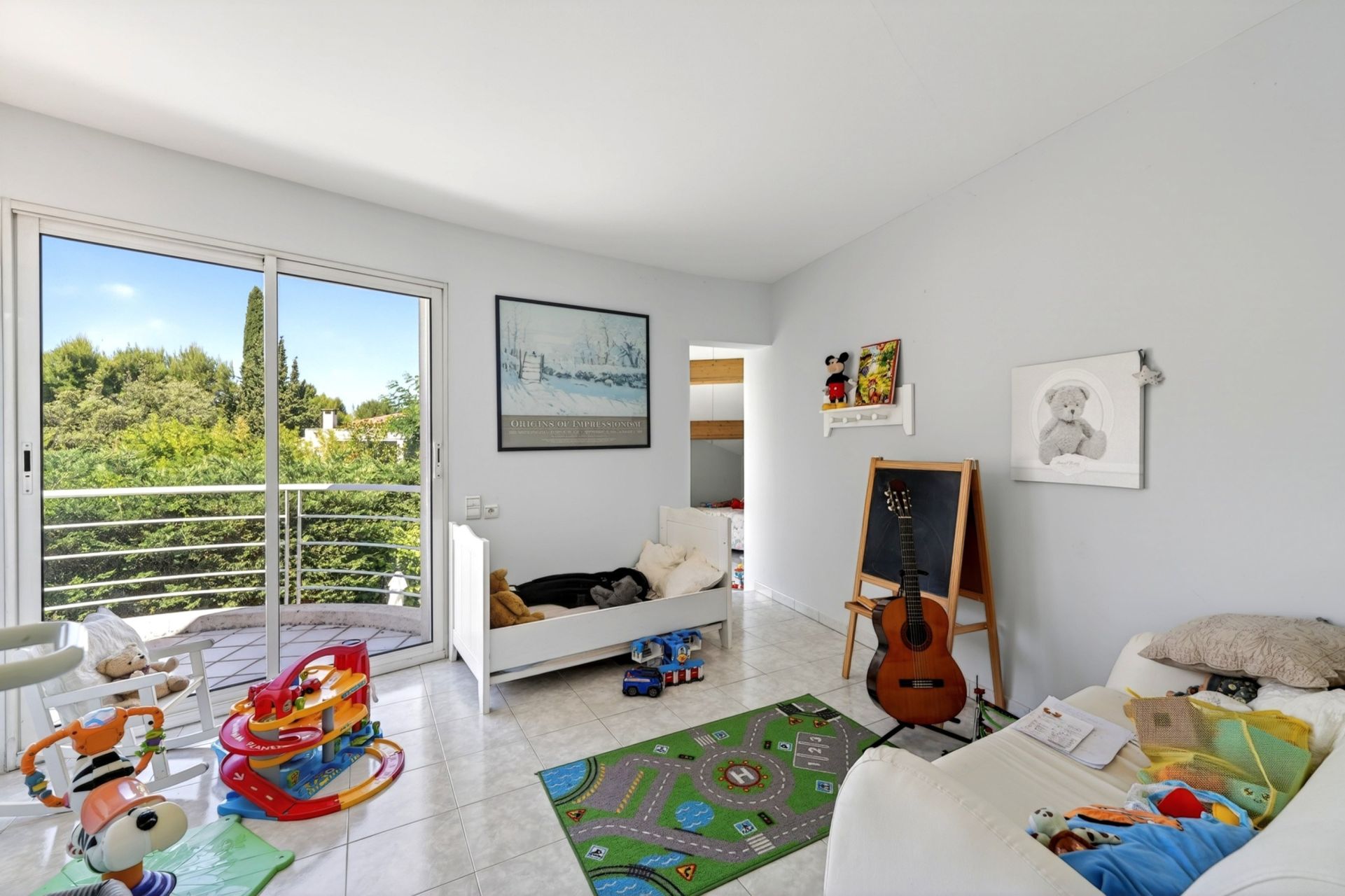 luxury house 6 Rooms for sale on MARSEILLE (13008)