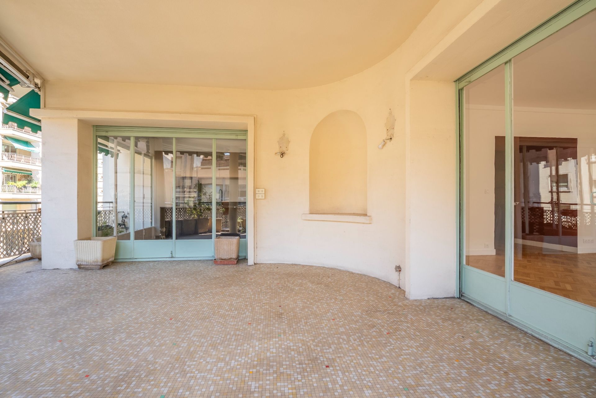 luxury apartment 5 Rooms for sale on MARSEILLE (13008)