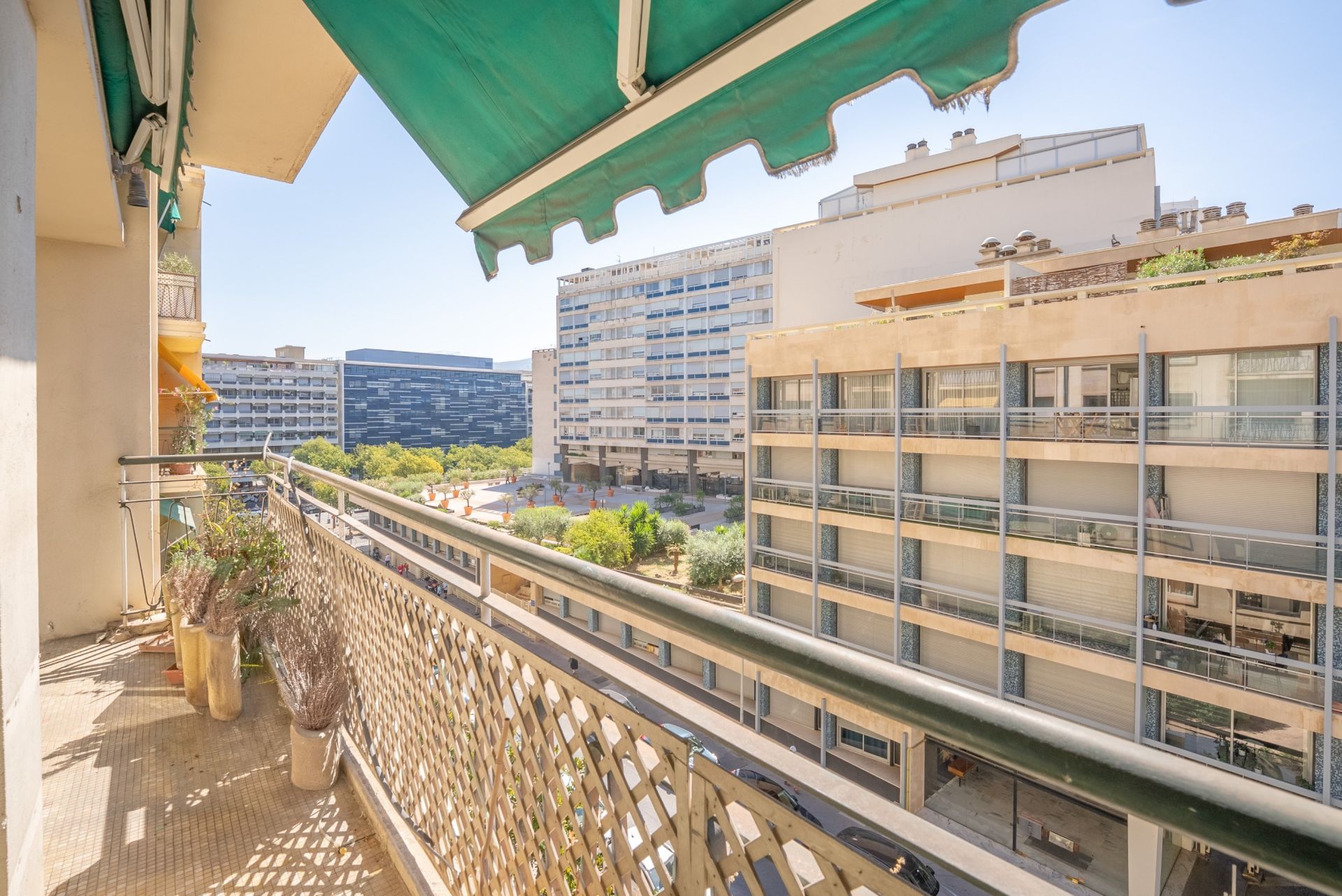 luxury apartment 5 Rooms for sale on MARSEILLE (13008)