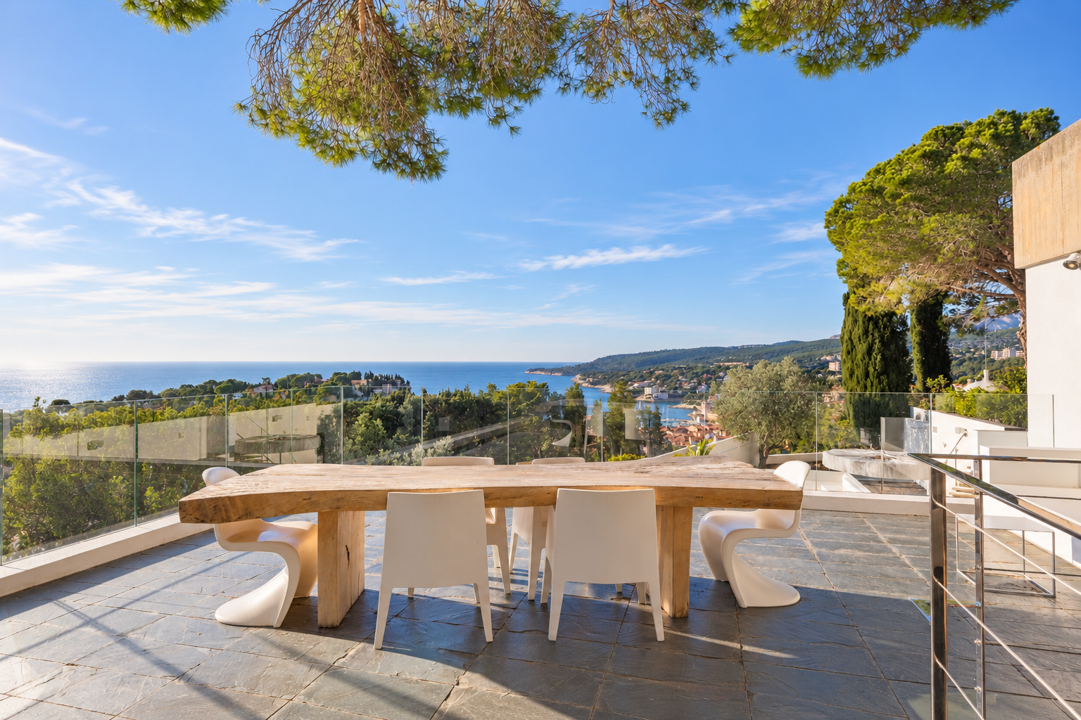 luxury house 9 Rooms for sale on CASSIS (13260)