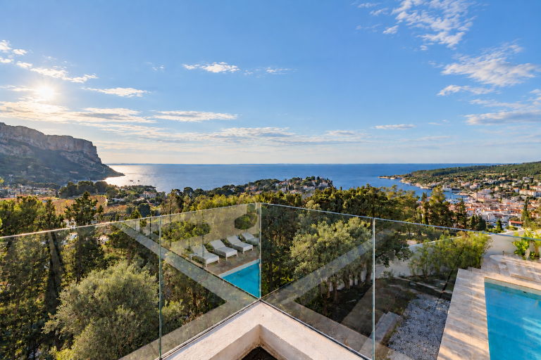 luxury house 9 Rooms for sale on CASSIS (13260)
