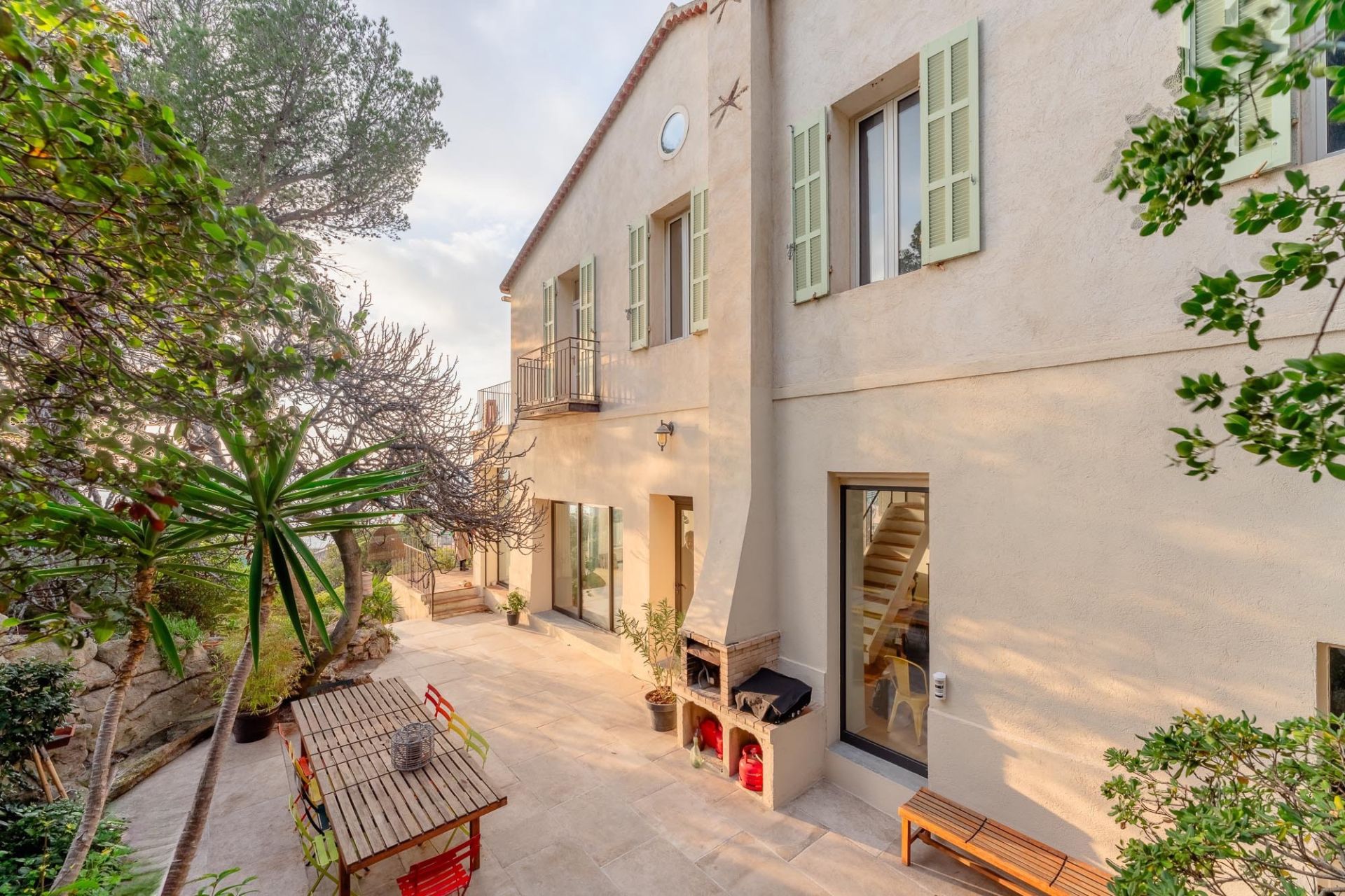 luxury house 6 Rooms for sale on MARSEILLE (13007)