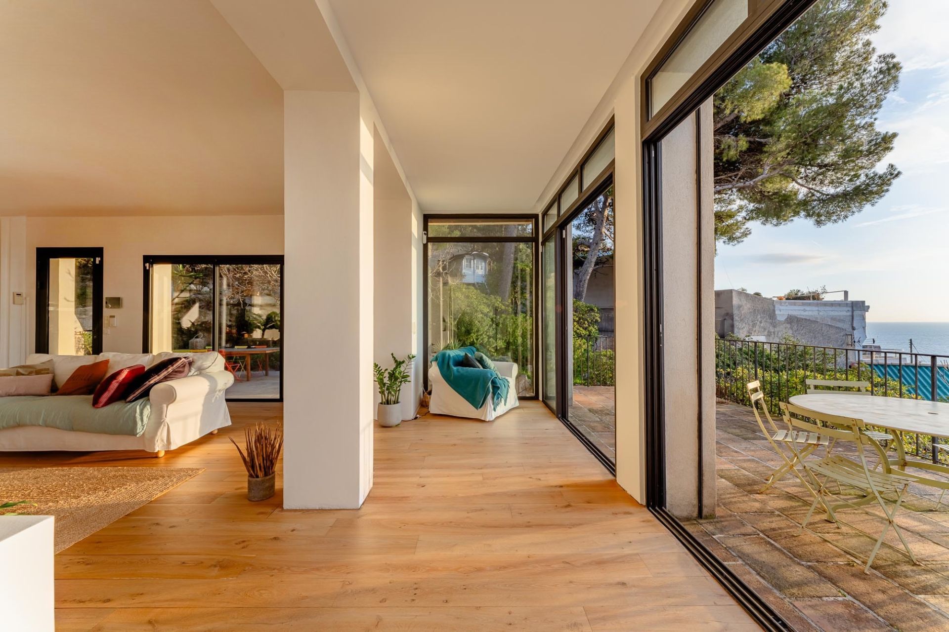 luxury house 6 Rooms for sale on MARSEILLE (13007)