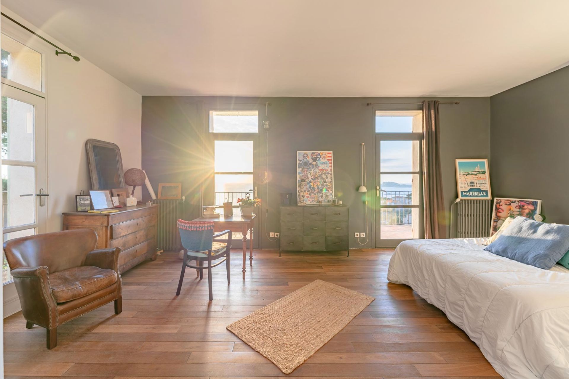 luxury house 6 Rooms for sale on MARSEILLE (13007)