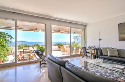 luxury apartment 4 Rooms for sale on MARSEILLE (13007) Sale Marseille 7 Luxury apartment 4 Rooms 137 m²