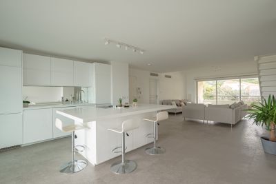 luxury apartment 4 Rooms for sale on MARSEILLE (13008) Sale Marseille 8 Luxury apartment 4 Rooms 133 m²