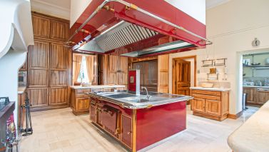 castle 18 Rooms for seasonal rent on MARSEILLE (13011)