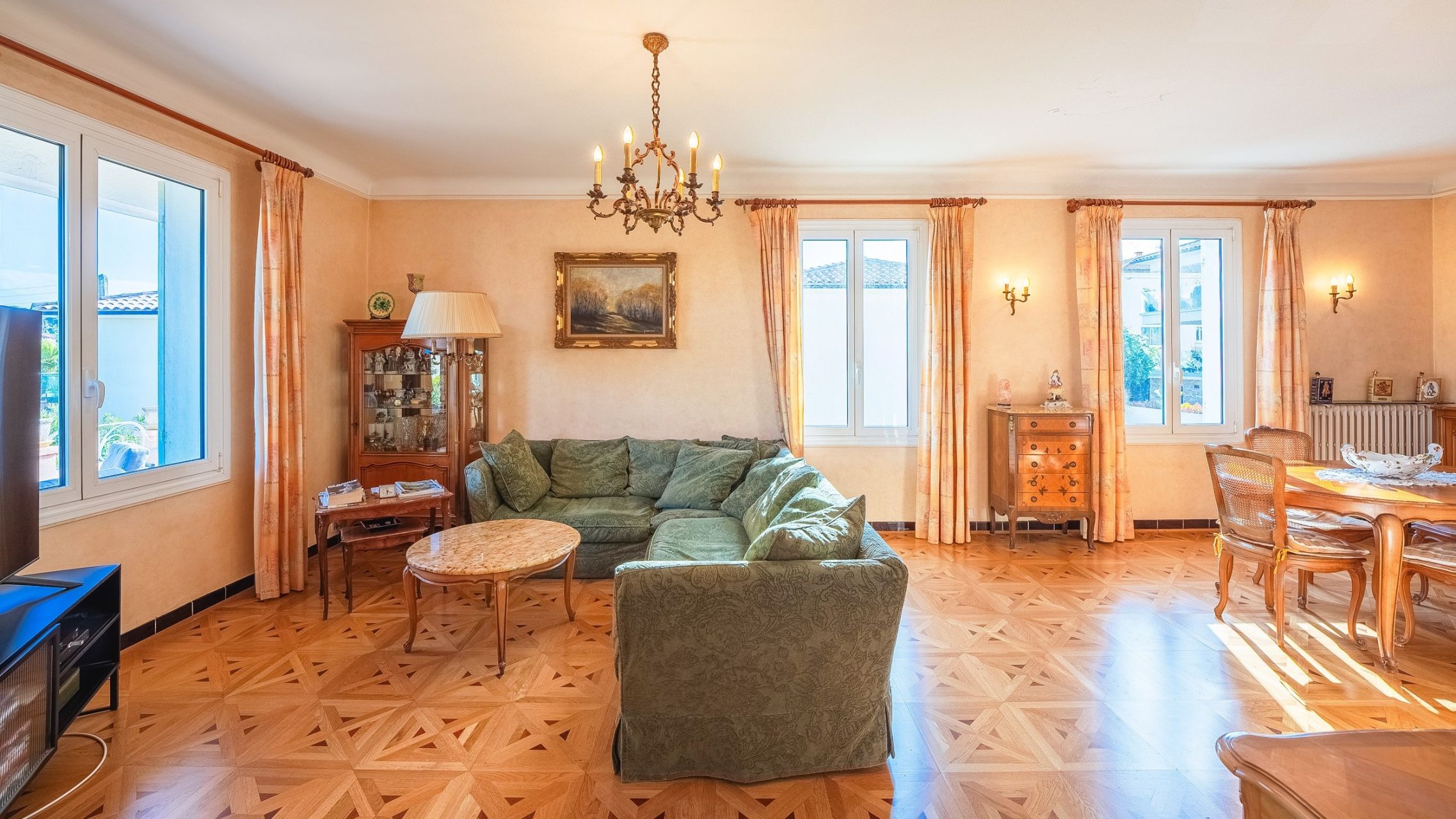 luxury house 5 Rooms for sale on SANARY SUR MER (83110)