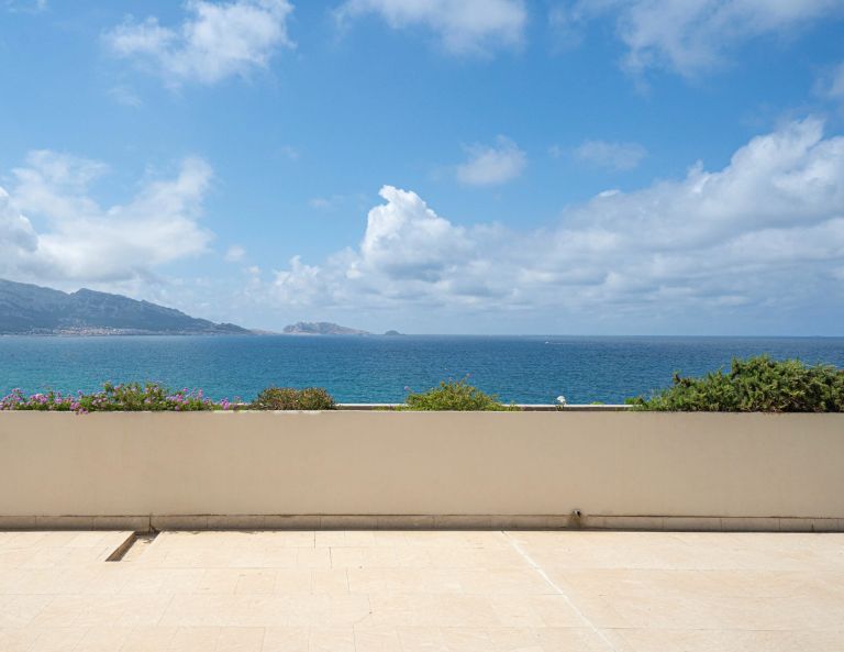 luxury apartment 4 Rooms for sale on MARSEILLE (13007)