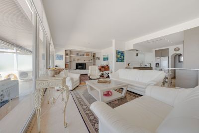 luxury apartment 4 Rooms for sale on MARSEILLE (13007) Sale Marseille 7 Luxury apartment 4 Rooms 135 m²