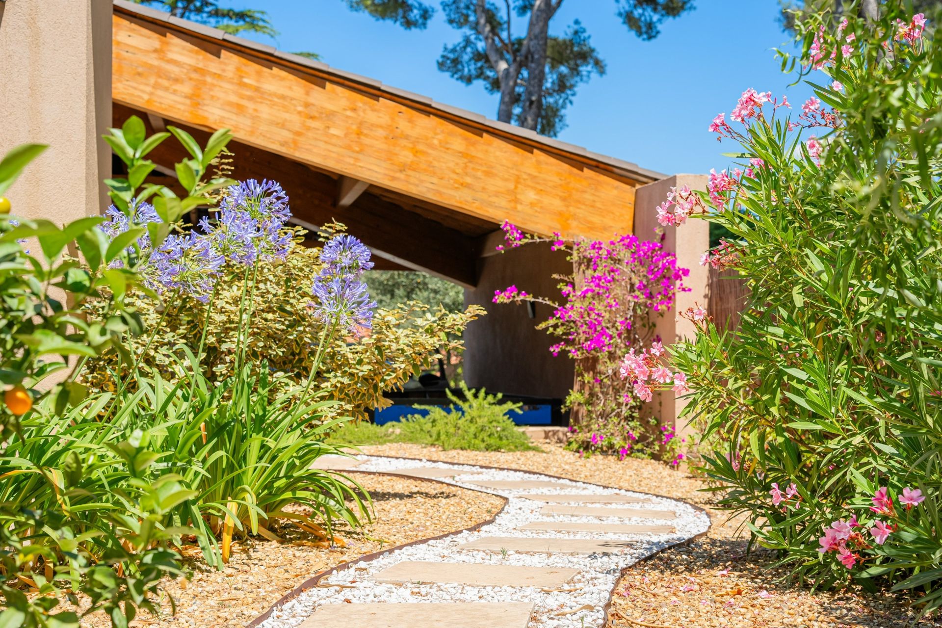 luxury house 8 Rooms for sale on SANARY SUR MER (83110)