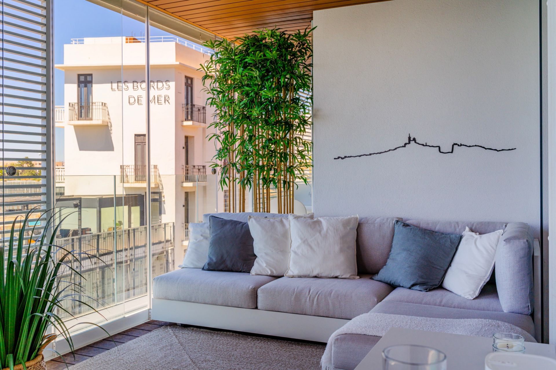 luxury apartment 3 Rooms for rent on MARSEILLE (13007)