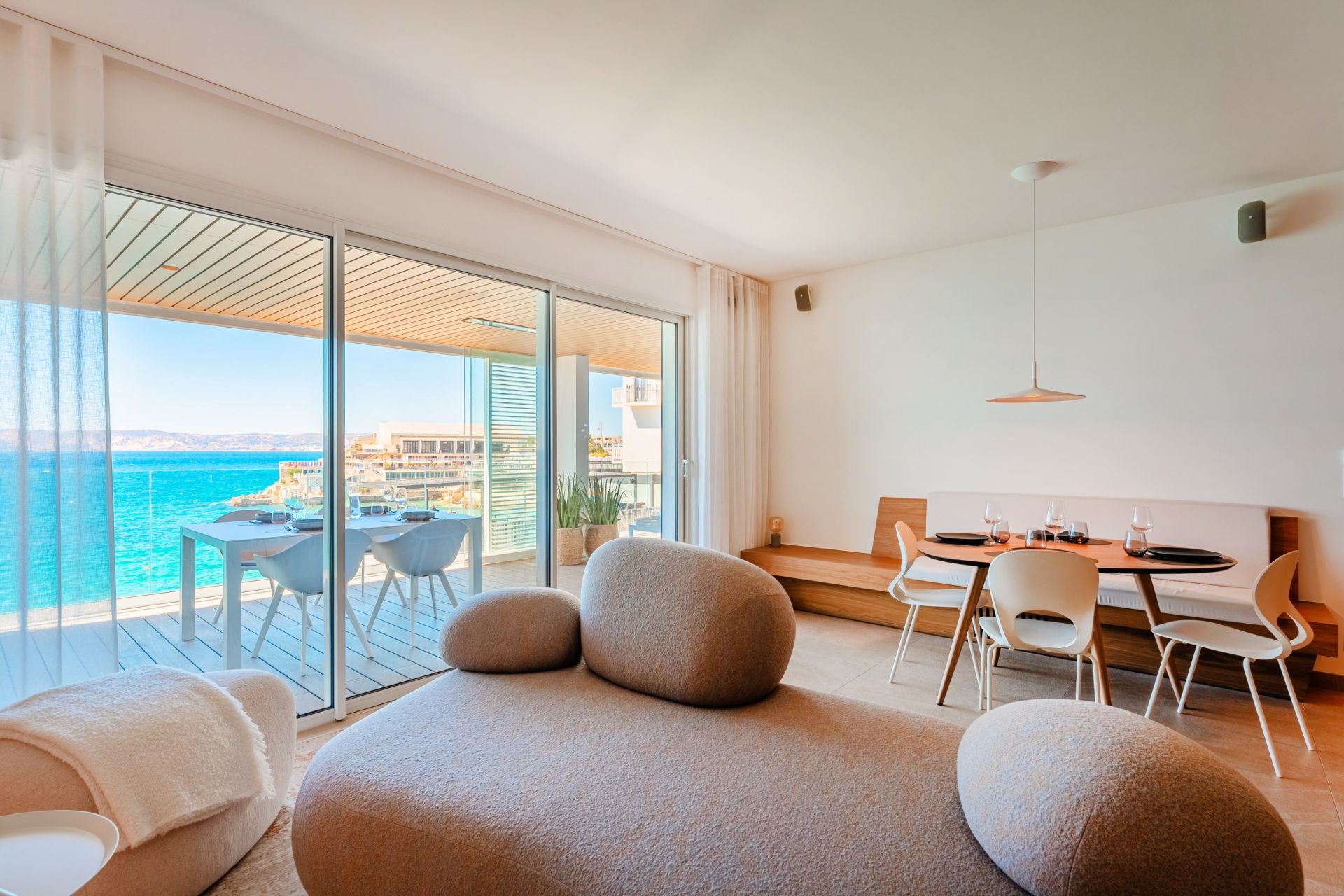 luxury apartment 3 Rooms for rent on MARSEILLE (13007)
