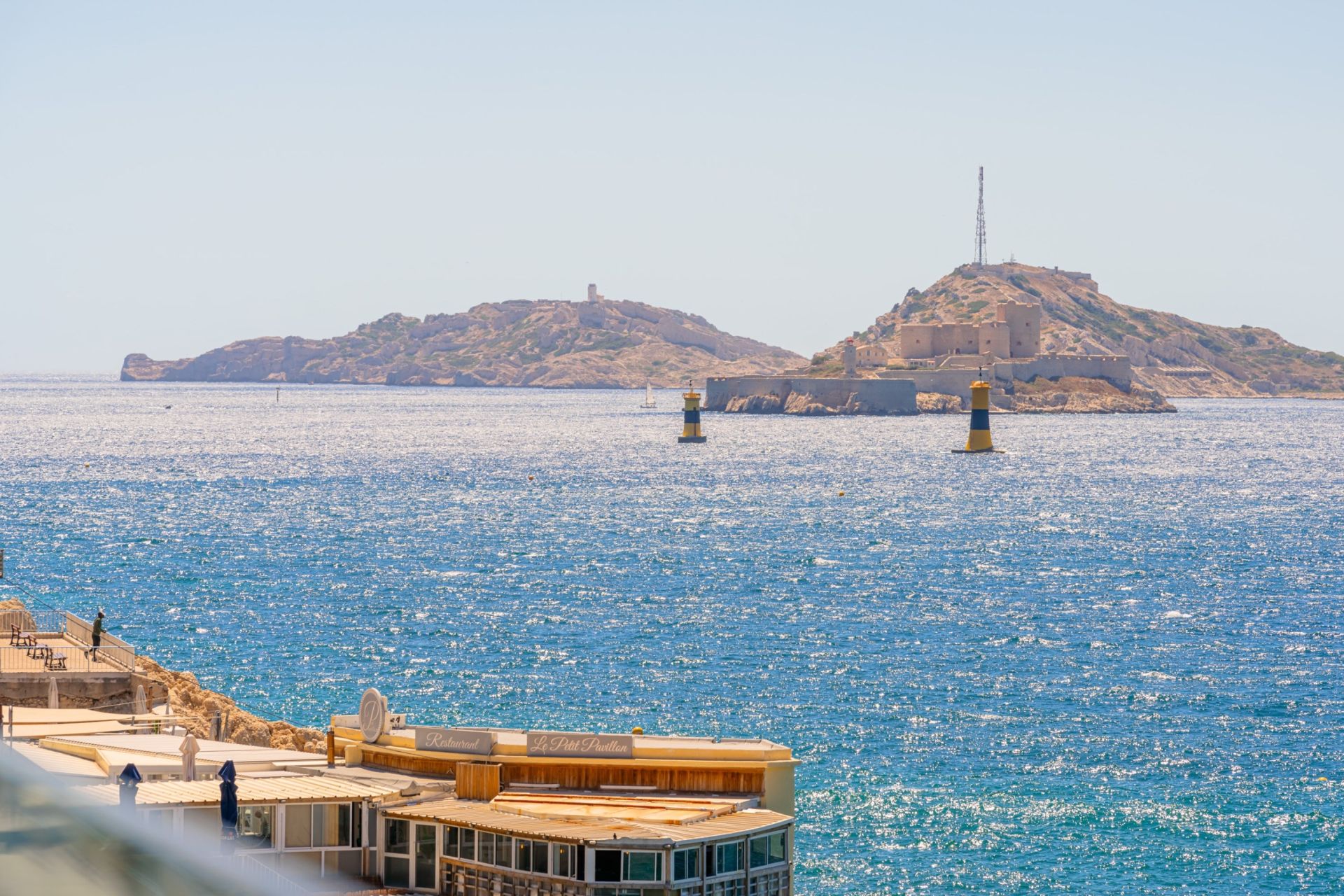 luxury apartment 3 Rooms for rent on MARSEILLE (13007)