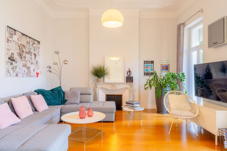 luxury apartment 5 Rooms for sale on MARSEILLE (13008)