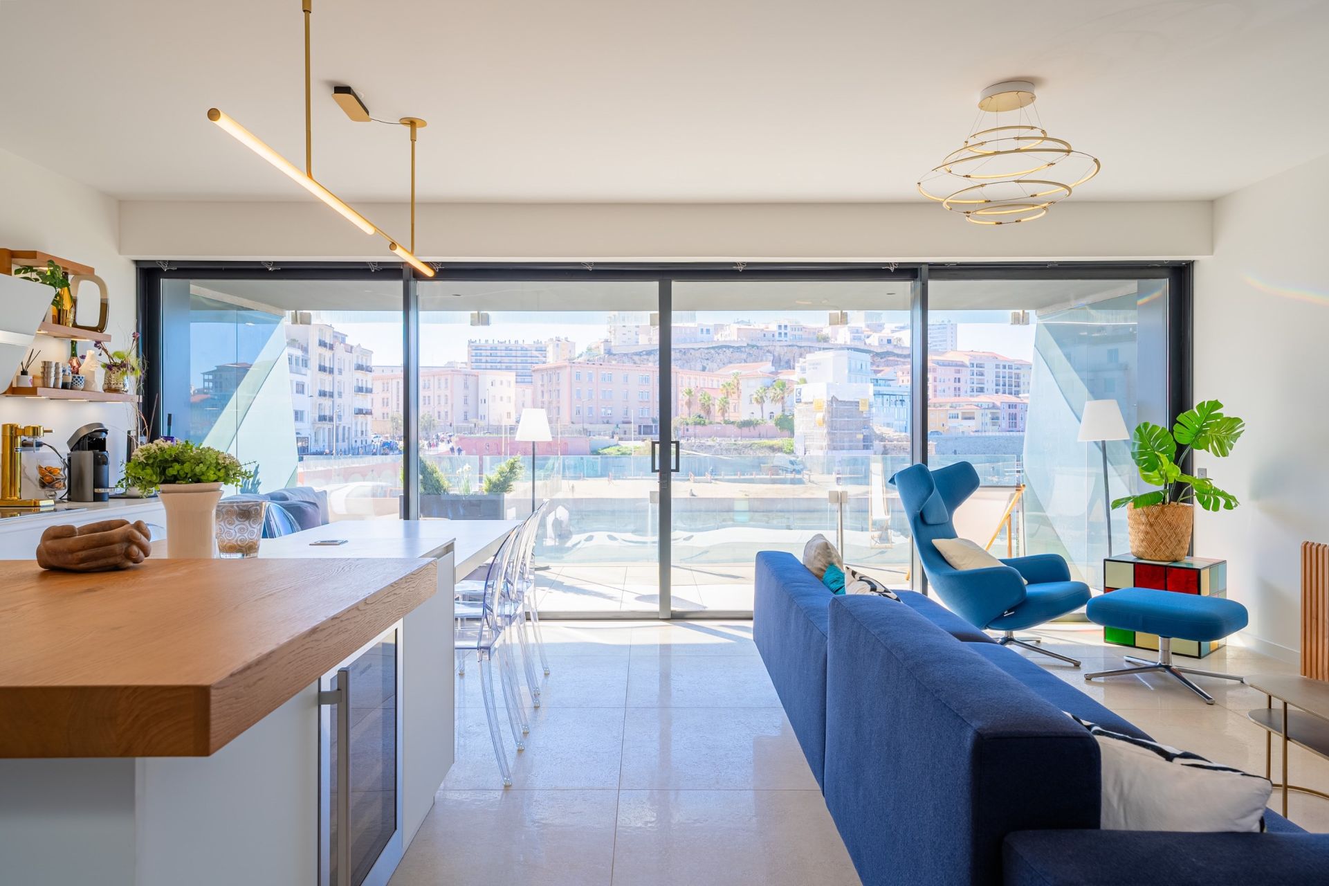 luxury apartment 3 Rooms for rent on MARSEILLE (13007)