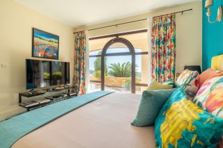 luxury house 7 Rooms for sale on ST CYR SUR MER (83270)