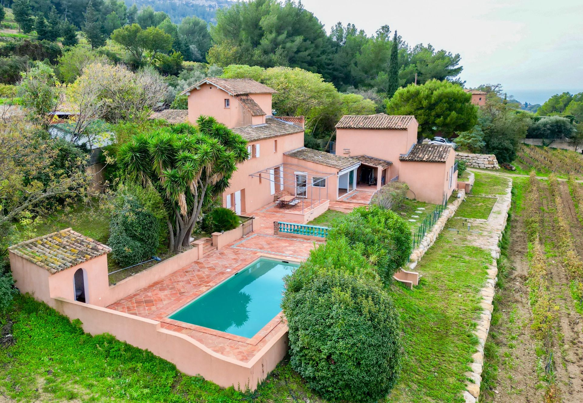 luxury house 5 Rooms for sale on CASSIS (13260)
